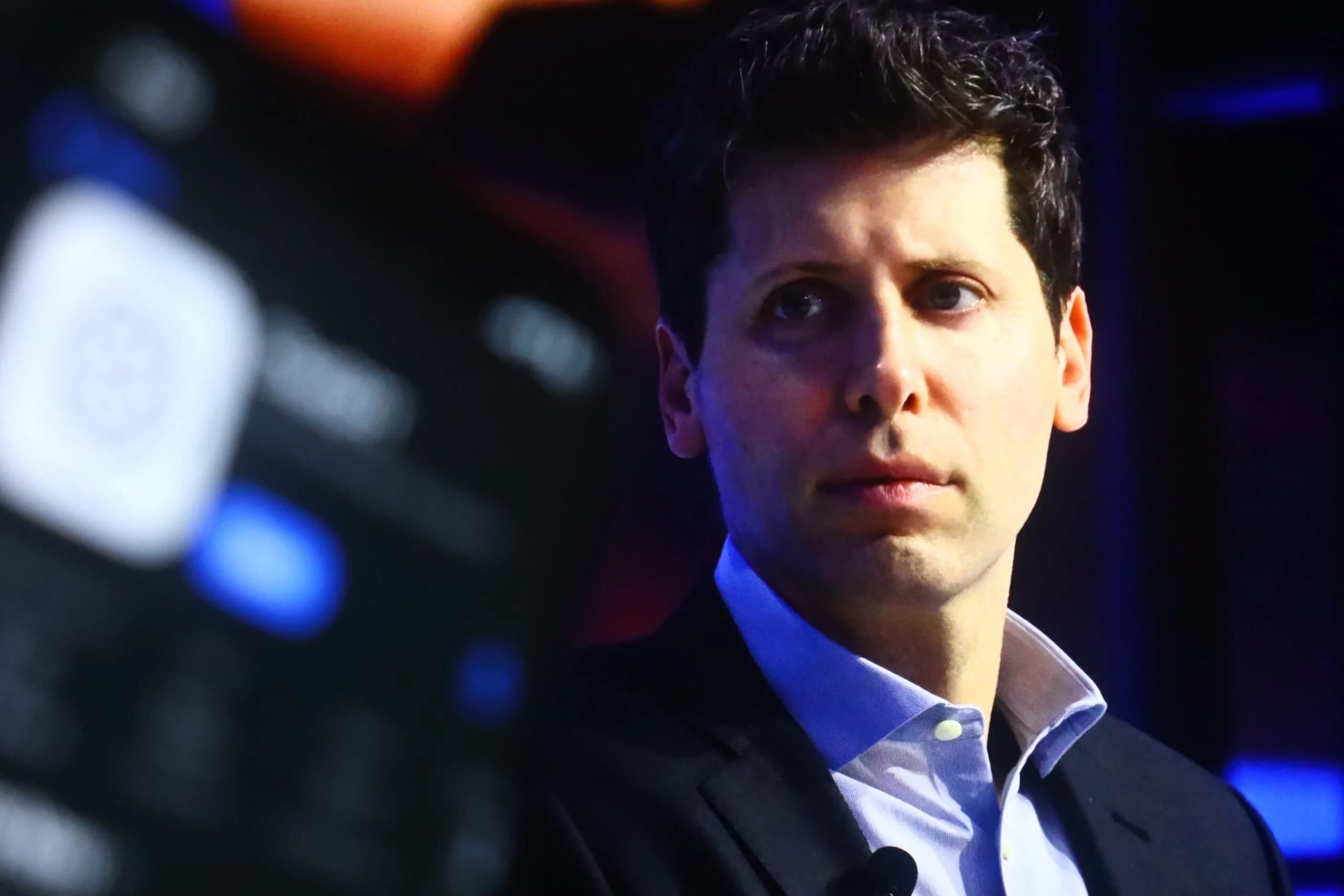 Le PDG d'OpenAI, Sam Altman, visé par une attaque à la bombe Molotov