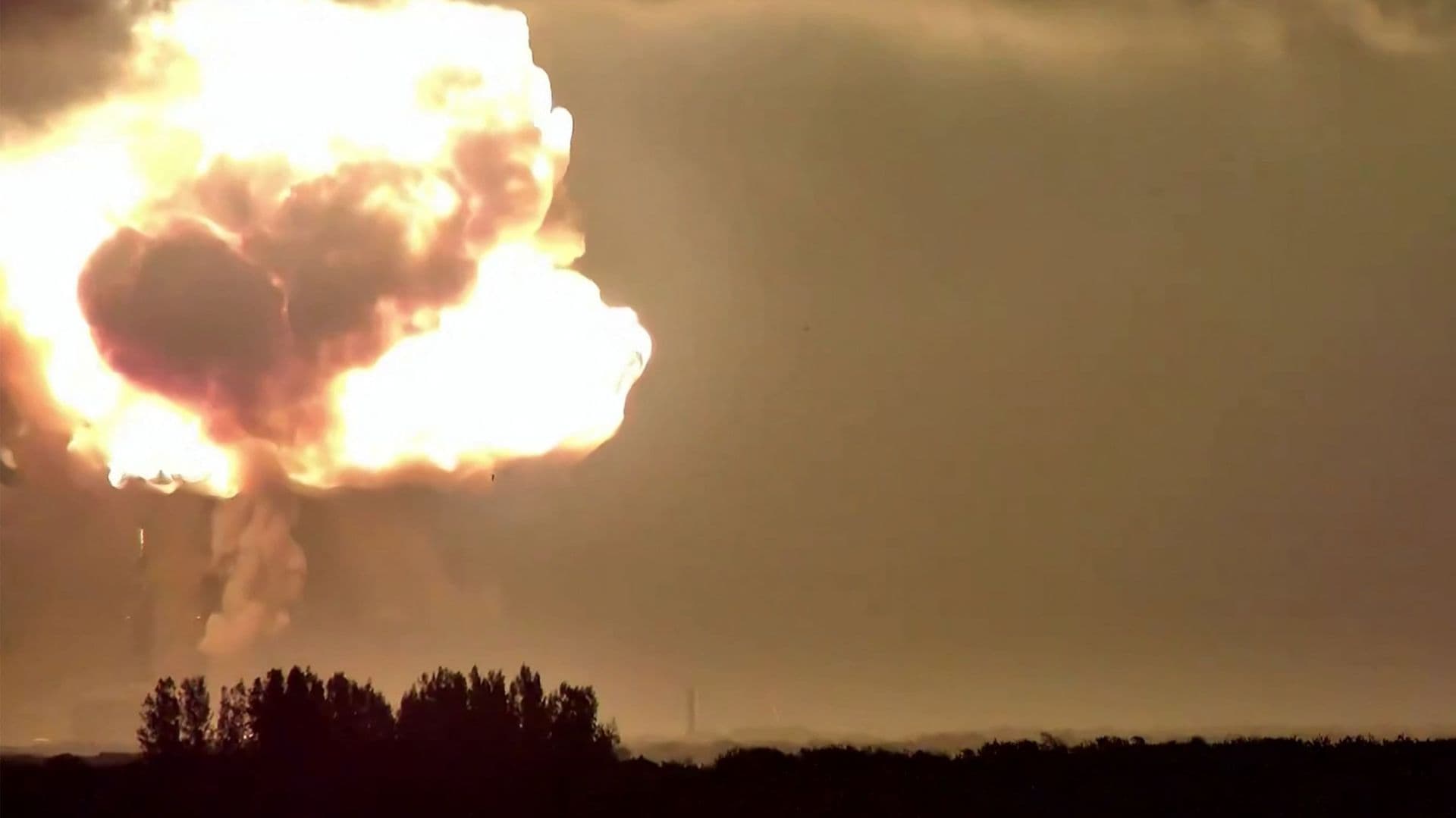 Échec spectaculaire : la fusée de Blue Origin explose au sol