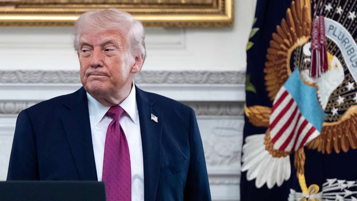 Trump s'en prend à un journaliste pour avoir lu le manifeste d'un suspect de fusillade