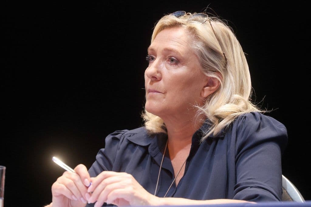 Présidentielle 2027 : Marine Le Pen annonce qu'elle ne sera pas candidate si condamnée à porter un bracelet électronique