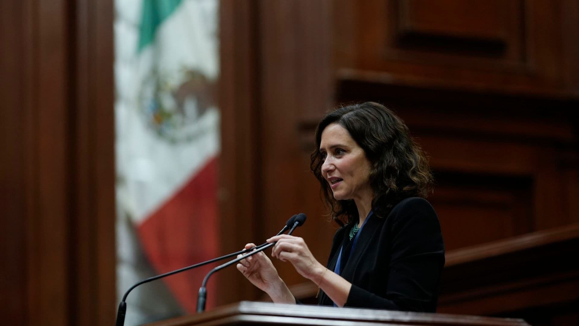 La présidente de Madrid, Ayuso, écourte son voyage au Mexique suite à des allégations de « boycott »