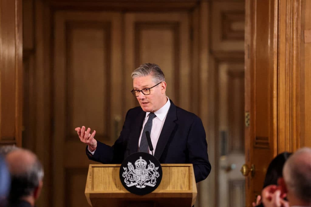 Le Royaume-Uni fait face à un bouleversement politique alors que les électeurs se rendent aux urnes