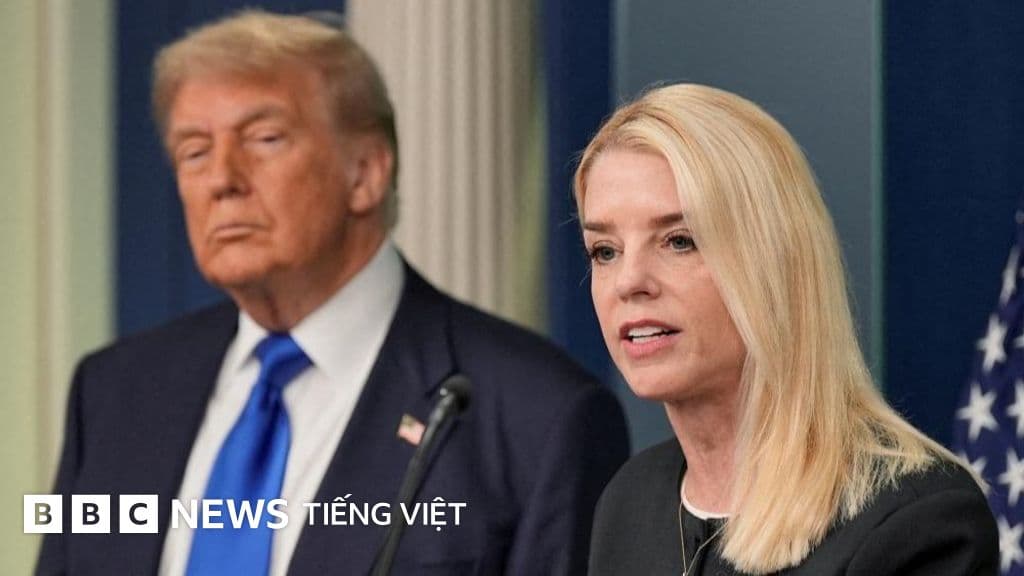 Trump Renvoie la Procureure Générale Pam Bondi Suite à une Controverse