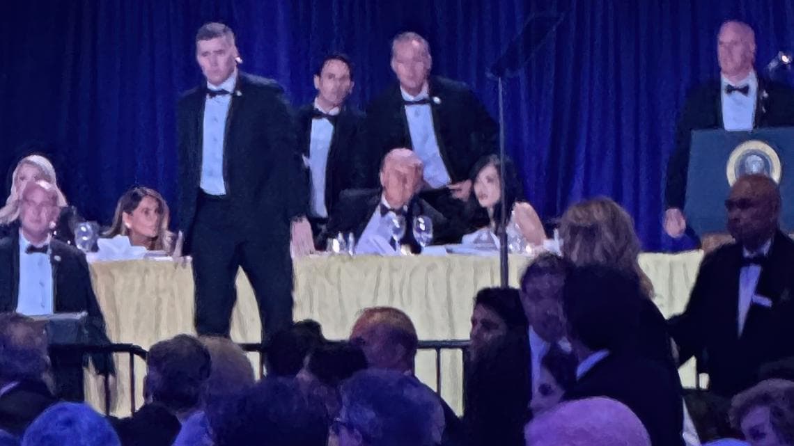 Une vidéo montre le moment où un homme a été accusé de tentative d'assassinat contre Trump lors d'un dîner à la Maison-Blanche